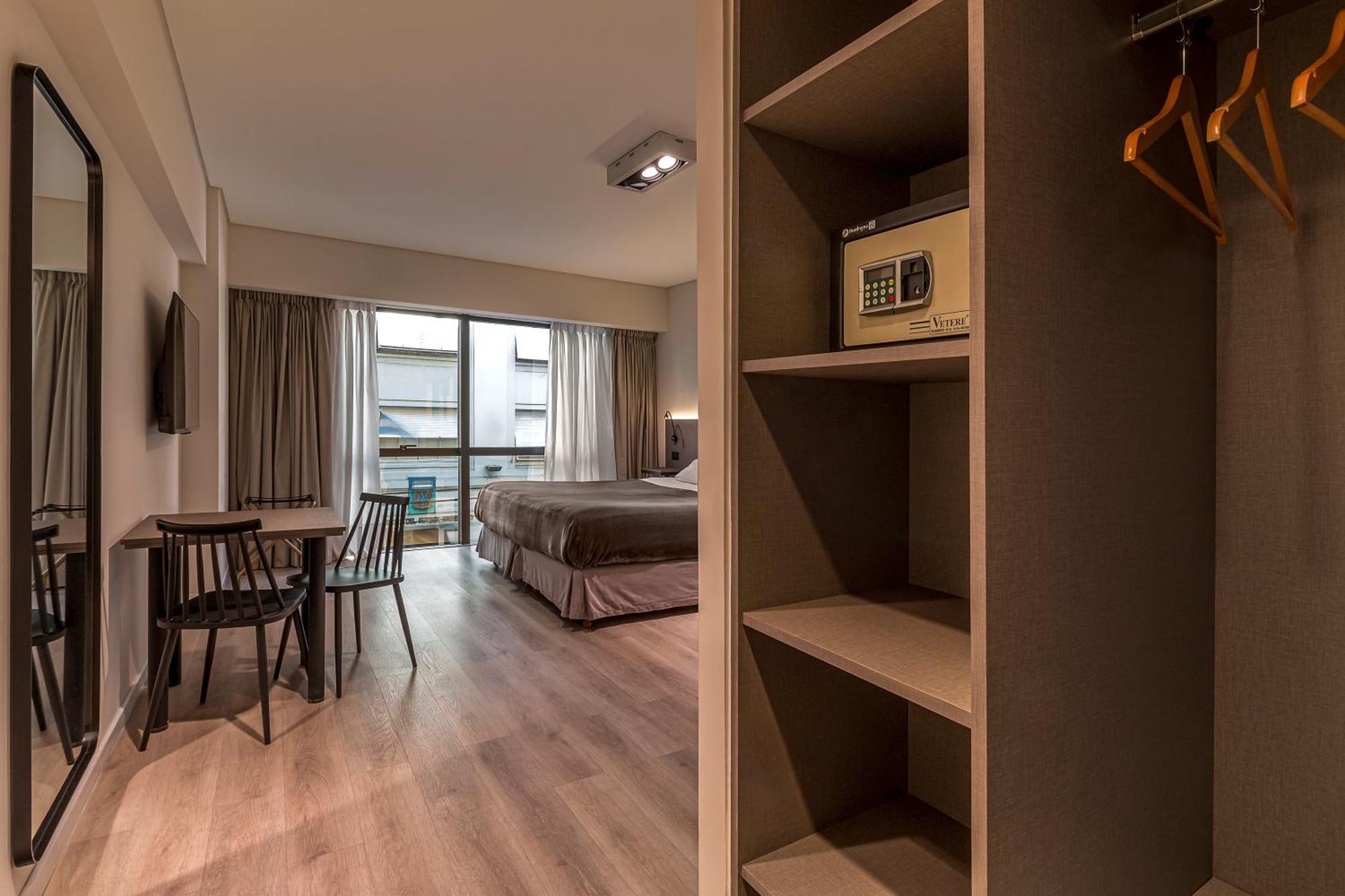 Up Viamonte Aparthotel
